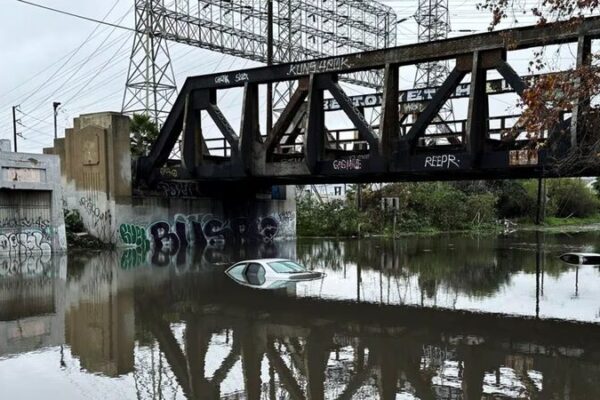 Tormenta Masiva en Camino: California se Prepara para Inundaciones Mortales 🌧️ Tormenta_Masiva_en_Camino__California_se_Prepara_para_Inundaciones_Mortales___