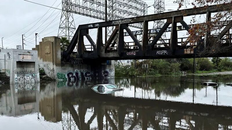 Tormenta_Masiva_en_Camino__California_se_Prepara_para_Inundaciones_Mortales___