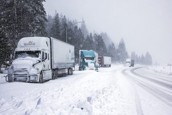 Tormenta inunda el norte de California con lluvia y nieve pesada Tormenta_inunda_el_norte_de_California_con_lluvia_y_nieve_pesada