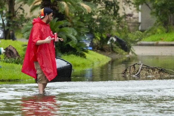 Tormentas_masivas_azotan_Texas__dejan_a_millones_sin_electricidad___