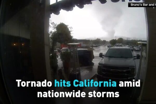 Tornado Raro Golpea Cerca de San Francisco en Medio de Tormentas Nacionales Tornado_Raro_Golpea_Cerca_de_San_Francisco_en_Medio_de_Tormentas_Nacionales video poster