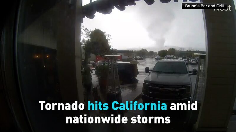 Tornado_Raro_Golpea_Cerca_de_San_Francisco_en_Medio_de_Tormentas_Nacionales video poster