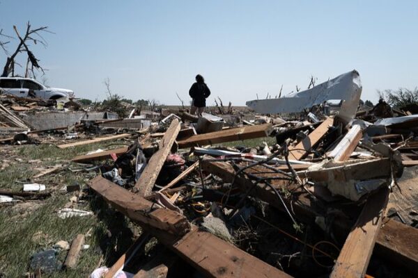 Tornado_devastador_golpea_Iowa__Cuatro_muertos_y_decenas_de_heridos