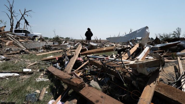 Tornado_devastador_golpea_Iowa__Cuatro_muertos_y_decenas_de_heridos