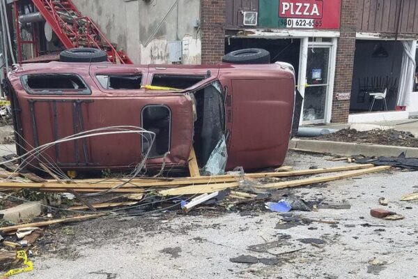 Tornados mortales devastan Oklahoma: Al menos 4 vidas perdidas, más tormentas por venir 🌪️ Tornados_mortales_devastan_Oklahoma__Al_menos_4_vidas_perdidas__ma_s_tormentas_por_venir___