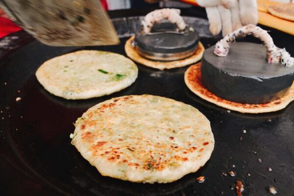 Tortas_de_Piedra_y_Maravillas_de_Desayuno___Una_Aventura_Deliciosa_en_Huangshan_