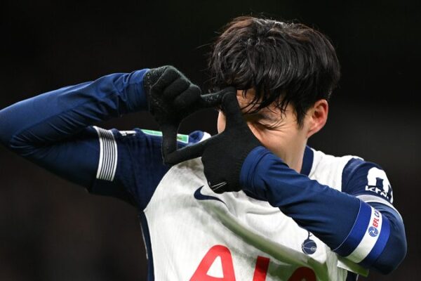Tottenham triunfa sobre Man United 4-3 en emocionante cuarto de final de la Copa de la Liga ⚽🔥 Tottenham_triunfa_sobre_Man_United_4_3_en_emocionante_cuarto_de_final_de_la_Copa_de_la_Liga___