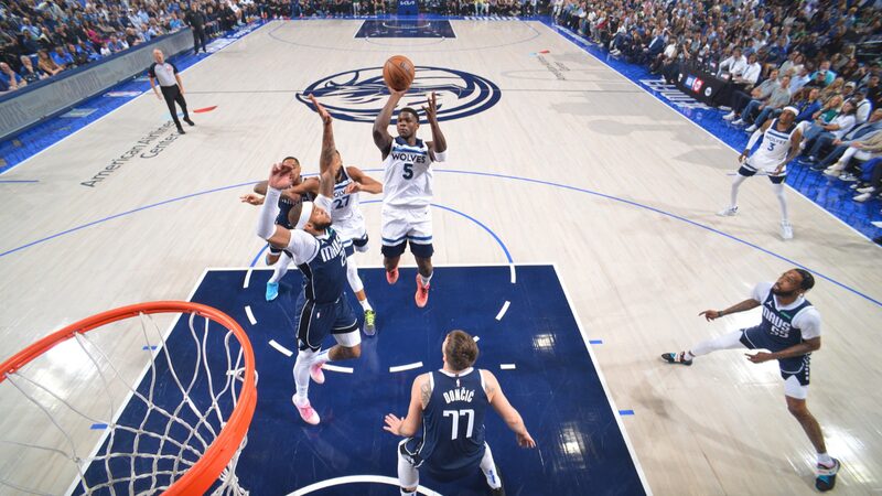 Towns_y_Edwards_lideran_a_los_Wolves_a_la_victoria_sobre_los_Mavs__evitan_barrida_en_las_finales_del_Oeste