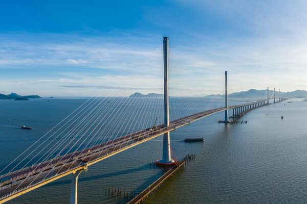 Tráfico Récord en el 6.º Aniversario del Puente Hong Kong-Zhuhai-Macao 🚀🌉 Tra_fico_Re_cord_en_el_6_o_Aniversario_del_Puente_Hong_Kong_Zhuhai_Macao___