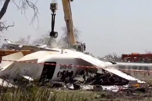 Trágico accidente aéreo en Sudán del Sur cobra 20 vidas; labores de rescate en marcha Tra_gico_accidente_ae_reo_en_Suda_n_del_Sur_cobra_20_vidas__labores_de_rescate_en_marcha video poster