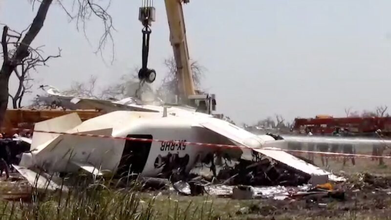 Tra_gico_accidente_ae_reo_en_Suda_n_del_Sur_cobra_20_vidas__labores_de_rescate_en_marcha video poster