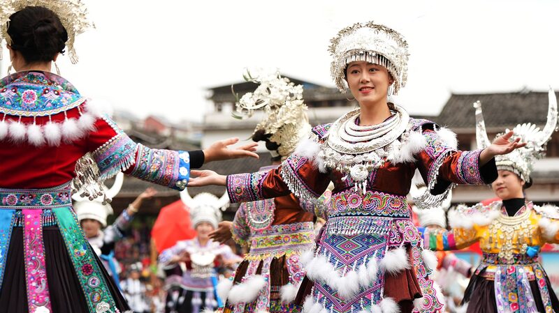 Tradiciones_vibrantes_brillan_en_el_Festival_de_Lusheng_y_Lucha_de_Caballos_de_Guangxi___