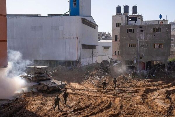 Tragedia en Gaza: Ataque israelí en Khan Younis deja al menos 20 muertos Tragedia_en_Gaza__Ataque_israeli__en_Khan_Younis_deja_al_menos_20_muertos video poster