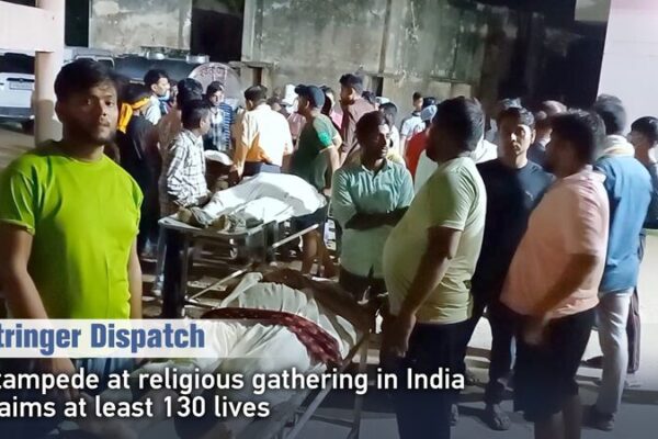 Tragedia en India: Estampida en Reunión Religiosa Cobra Más de 130 Vidas Tragedia_en_India__Estampida_en_Reunio_n_Religiosa_Cobra_Ma_s_de_130_Vidas video poster