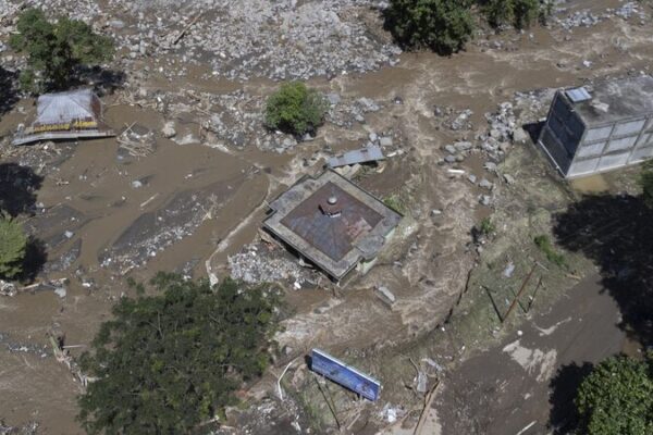 😢 Tragedia en Sumatra Occidental: Inundaciones Repentinas Dejan 41 Muertos, 17 Desaparecidos __Tragedia_en_Sumatra_Occidental__Inundaciones_Repentinas_Dejan_41_Muertos__17_Desaparecidos