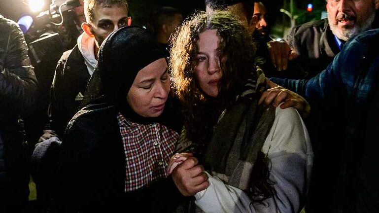 Tregua_Extendida__Ma_s_Rehenes_Liberados_mientras_Blinken_Llega_a_Tel_Aviv___ video poster