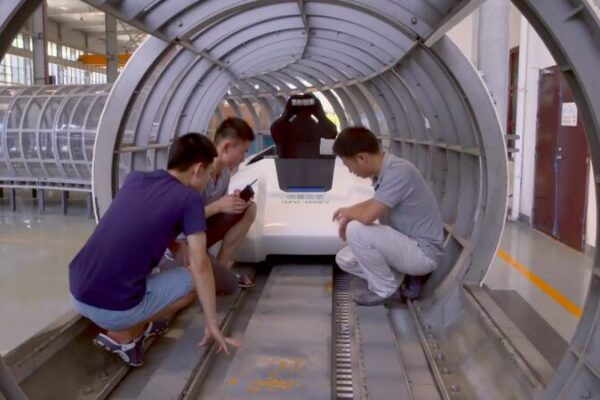 Tren Maglev: Redefiniendo el ‘Hecho en China’ y el Futuro del Transporte Ferroviario Tren_Maglev__Redefiniendo_el__Hecho_en_China__y_el_Futuro_del_Transporte_Ferroviario video poster