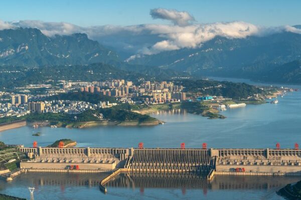 Tres Gargantas a los 30: Impulsando el Progreso y un Futuro más Verde 🎉💡 Tres_Gargantas_a_los_30__Impulsando_el_Progreso_y_un_Futuro_ma_s_Verde___