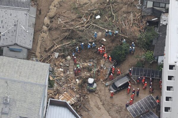 Tres personas desaparecidas tras deslizamiento en Japón occidental Tres_personas_desaparecidas_tras_deslizamiento_en_Japo_n_occidental