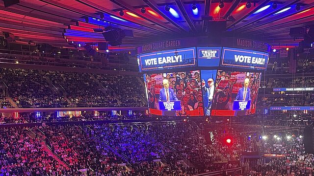 Trump_lanza_cri_ticas_a_Kamala_Harris_en_mitin_en_Nueva_York__enfrenta_reacciones_negativas___