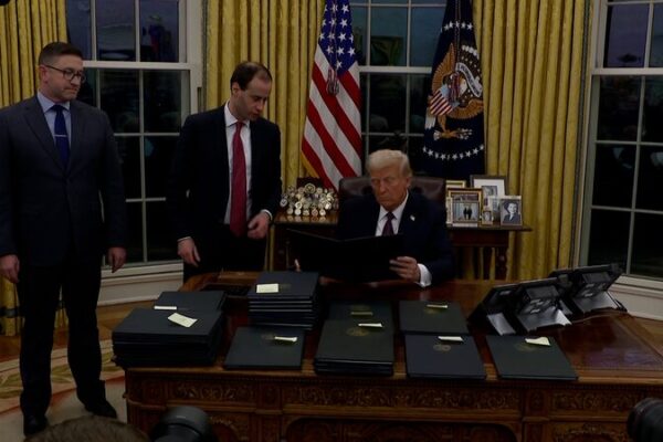 _Trump_planea_aranceles_del_25__a_Canada__y_Me_xico_desde_febrero___ video poster