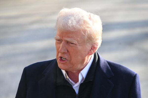 Trump promete eliminar FEMA tras críticas por huracán Trump_promete_eliminar_FEMA_tras_cri_ticas_por_huraca_n
