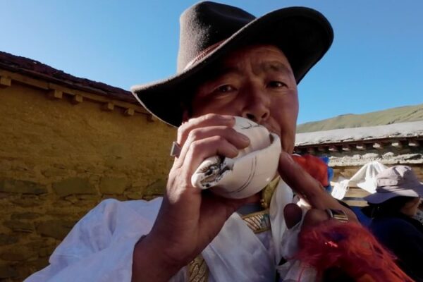 Tsering de 18 años participa en el vibrante Festival Wangguo en Xizang 🎉 Tsering_de_18_an_os_participa_en_el_vibrante_Festival_Wangguo_en_Xizang__ video poster