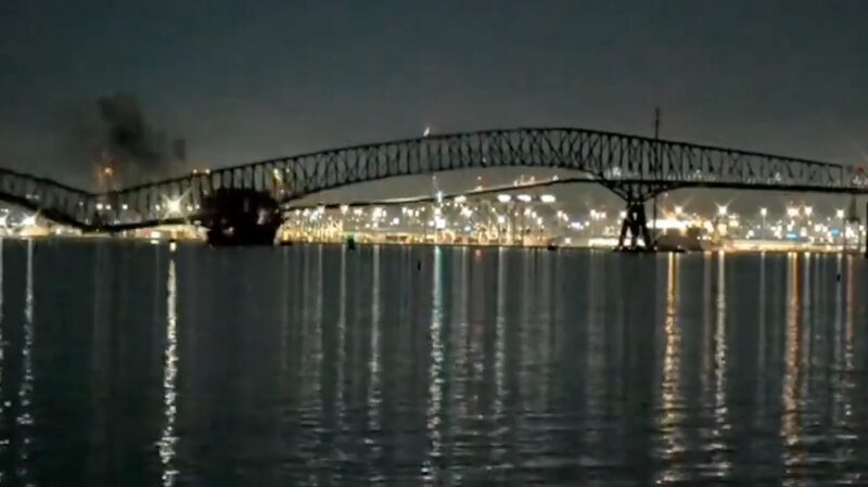 U_ltima_hora__Colapsa_parcialmente_el_Puente_Francis_Scott_Key_de_Baltimore_tras_colisio_n_de_barco video poster