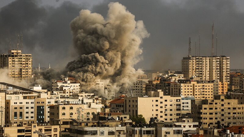 U_ltima_hora__Gaza_bajo_asedio_mientras_el_conflicto_entre_Israel_y_Hamas_se_intensifica___ video poster