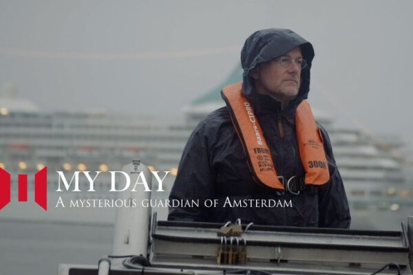 Un Guardián Misterioso de los Canales de Ámsterdam 🛠️ Un_Guardia_n_Misterioso_de_los_Canales_de_A_msterdam___ video poster