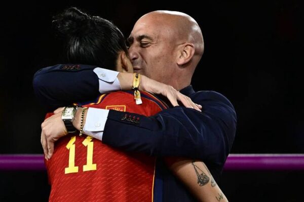 Un_beso_no_deseado_tiene_un_alto_costo__Rubiales_enfrenta_tiempo_en_la_ca_rcel