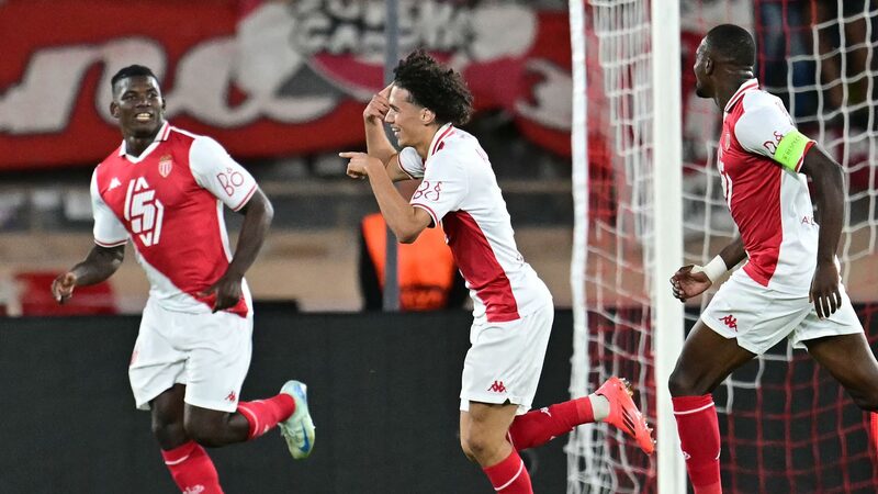 Un_duro_inicio_para_el_Barcelona__Derrota_2_1_ante_el_Mo_naco_tras_temprana_tarjeta_roja_en_el_debut_de_la_Champions_League