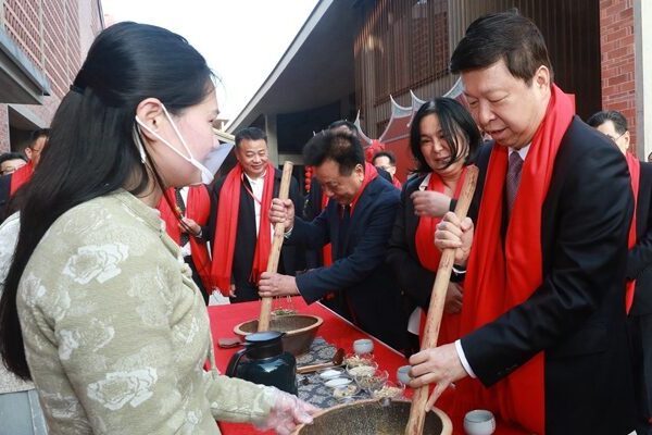 Un funcionario de China continental lleva alegría del Año Nuevo Lunar a compatriotas de Taiwán 🎉 Un_funcionario_de_China_continental_lleva_alegri_a_del_An_o_Nuevo_Lunar_a_compatriotas_de_Taiwa_n__