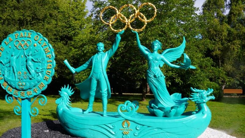 Una_Nueva_Escultura_Oli_mpica_Une_a_China_y_Francia_en_Pari_s_____