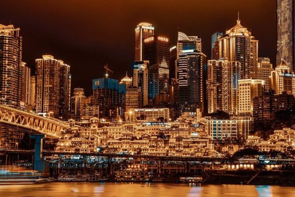 Una noche en Hongya Cave: el encantador paraíso junto al río en Chongqing Una_noche_en_Hongya_Cave__el_encantador_parai_so_junto_al_ri_o_en_Chongqing video poster