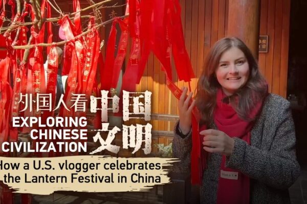 Una_vlogger_estadounidense_explora_el_Festival_de_los_Faroles_en_Wuhan___ video poster