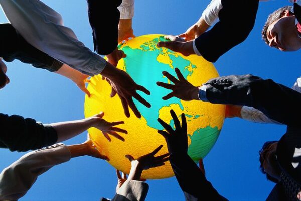 Uniéndonos por Nuestro Futuro: Enfrentando el Cambio Climático Global Juntos Unie_ndonos_por_Nuestro_Futuro__Enfrentando_el_Cambio_Clima_tico_Global_Juntos