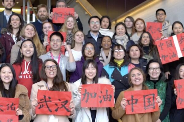 Universidades del Reino Unido envían mensajes de apoyo a Wuhan durante brote de coronavirus Universidades_del_Reino_Unido_envi_an_mensajes_de_apoyo_a_Wuhan_durante_brote_de_coronavirus video poster