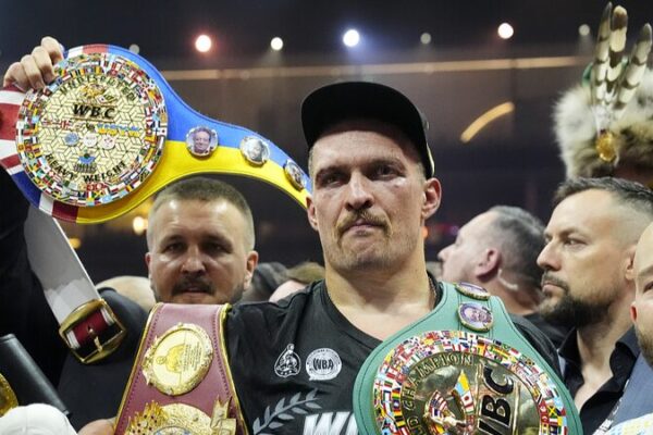 Usyk_derrota_a_Fury_para_convertirse_en_el_primer_campeo_n_de_peso_pesado_con_cuatro_cinturones___