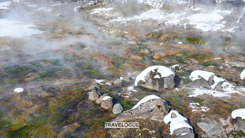 Vapor_y_Nieve__Las_Fuentes_Termales_Volca_nicas_de_la_Montan_a_Changbai