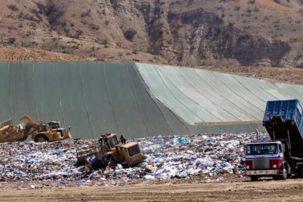 Vertederos de EE. UU. Expuestos: Grandes Superemisores de Metano Impactan el Clima 🌍🔥 Vertederos_de_EE__UU__Expuestos__Grandes_Superemisores_de_Metano_Impactan_el_Clima___