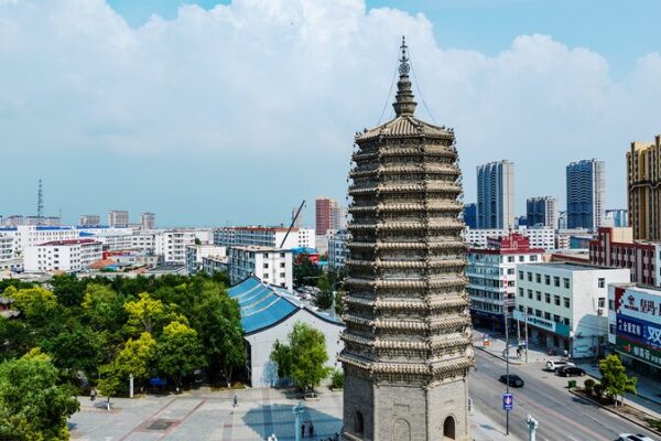 🚀 Viaja en el Tiempo: Explora la Antigua Pagoda de Nong’an en China __Viaja_en_el_Tiempo__Explora_la_Antigua_Pagoda_de_Nong_an_en_China