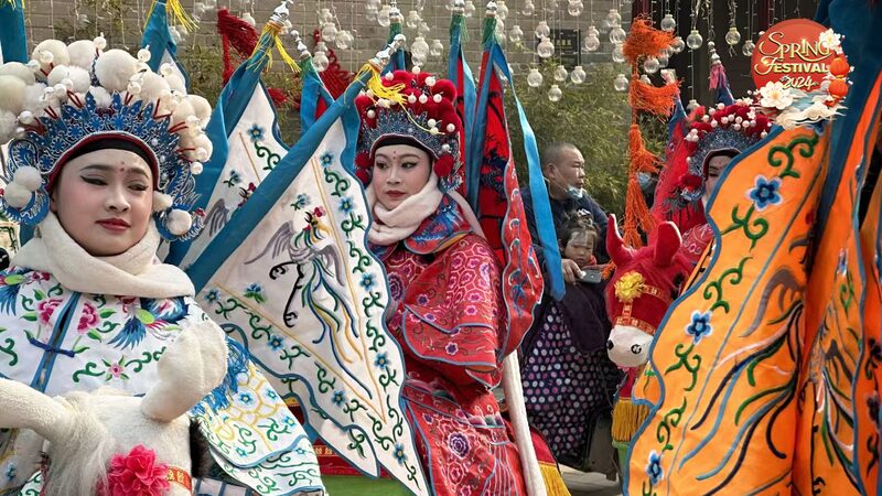 Viaje_a_la_Antigua_Feria_del_Templo_de_Henan___Un_Festival_de_1_600_An_os_Cobra_Vida_ video poster