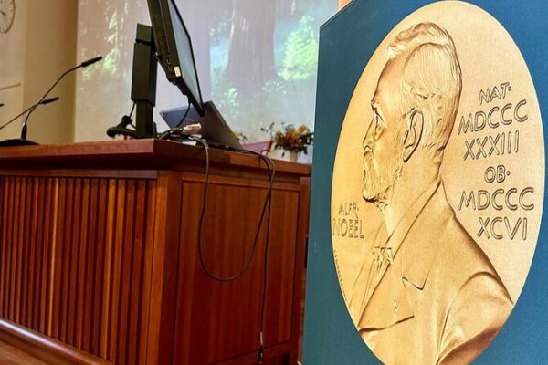 Victor Ambros y Gary Ruvkun ganan el Premio Nobel 2024 por el descubrimiento del microARN 🎉 Victor_Ambros_y_Gary_Ruvkun_ganan_el_Premio_Nobel_2024_por_el_descubrimiento_del_microARN__