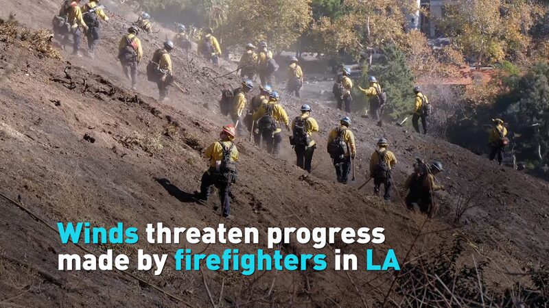 Vientos_amenazan_el_progreso_de_los_bomberos_en_los_incendios_de_Los_A_ngeles video poster