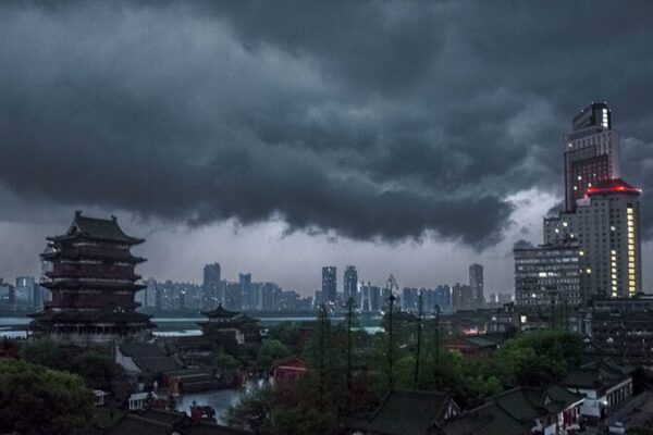 Vientos_huracanados_en_la_provincia_de_Jiangxi__China__cobran_3_vidas___ video poster
