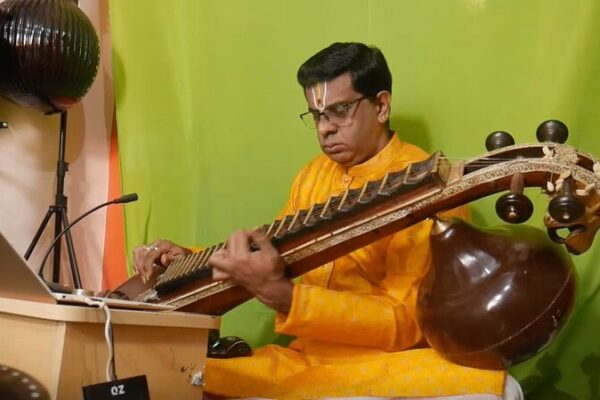 Virtuosos de la Veena en India: Preservando las Cuerdas de la Tradición Virtuosos_de_la_Veena_en_India__Preservando_las_Cuerdas_de_la_Tradicio_n video poster