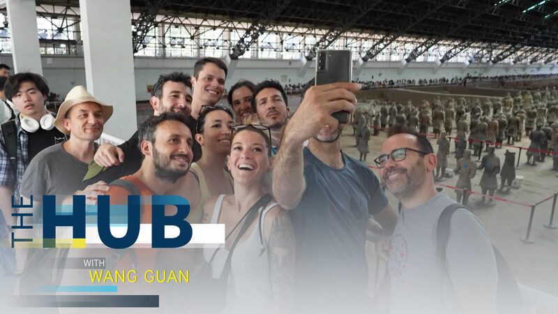 Visitantes_internacionales_montando_la_ola_de__Viajes_a_China_____ video poster