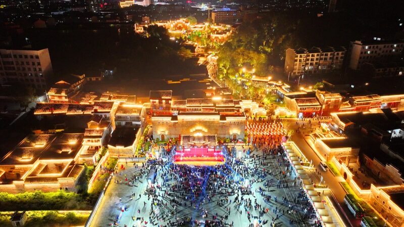 Vistas_Nocturnas_Deslumbrantes_Reviven_el_Distrito_Histo_rico_y_Cultural_de_Jinxi___