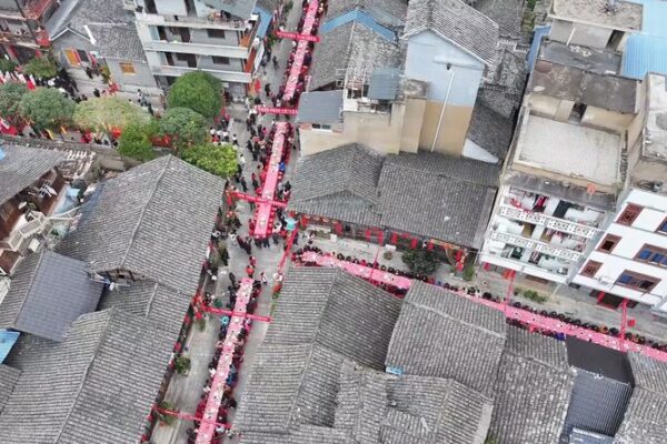 ¡Vive el Banquete Tujia de Guizhou: Una Celebración de Cultura y Sabor! 🎉 _Vive_el_Banquete_Tujia_de_Guizhou__Una_Celebracio_n_de_Cultura_y_Sabor___ video poster